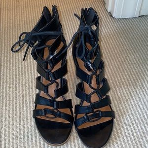 Steve Madden Tie up heels